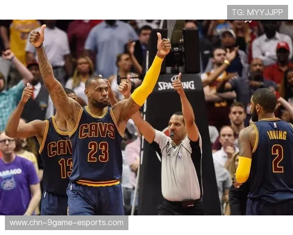 劳里突破送出漂亮助攻，猛龙快攻得手